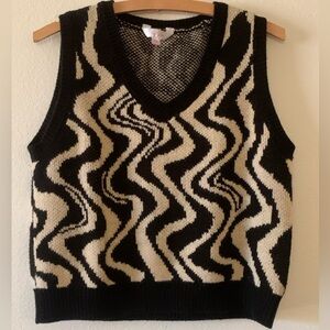 No Boundaries Black and Cream Knit Vest
